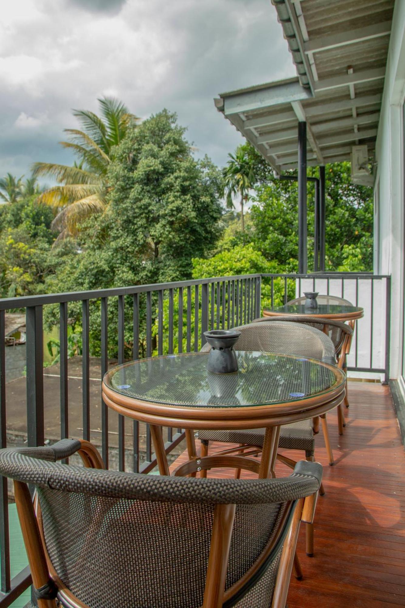 Tiki Taka Hotel Kandy Exterior photo